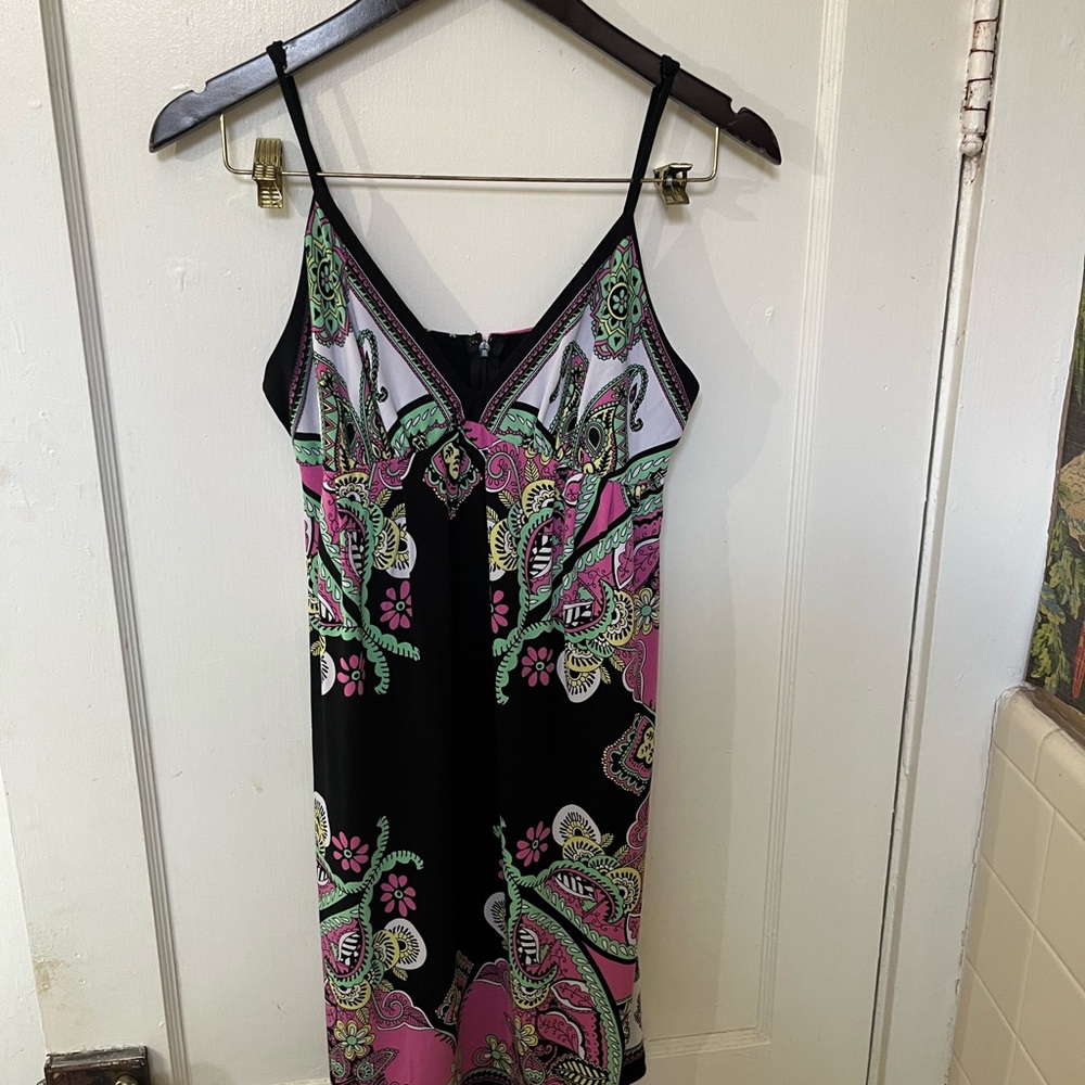 Beige by eci Black and Pink Y2K Paisley Slip Dress. Size 6